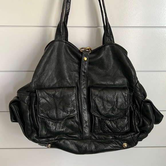Botkier Handbags - Botkier black leather vintage looking shoulder bag 🔴